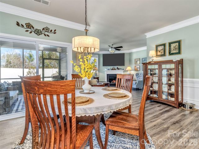 515 Fox Cove Road, Hendersonville, NC 28792