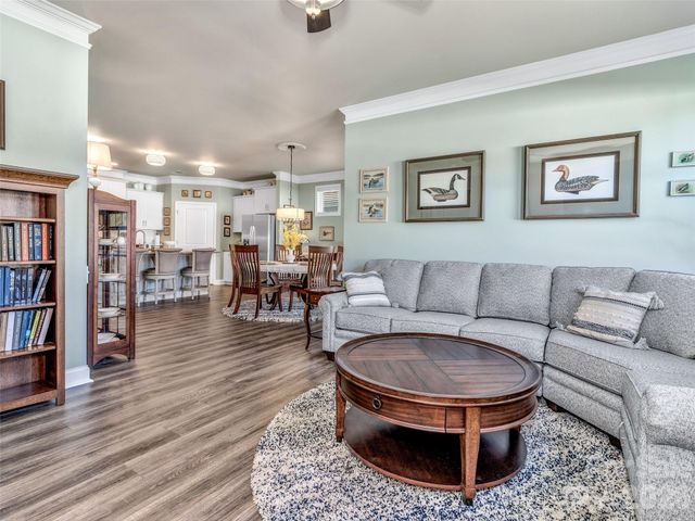 515 Fox Cove Road, Hendersonville, NC 28792