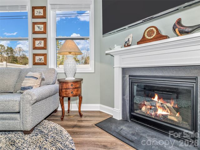 515 Fox Cove Road, Hendersonville, NC 28792