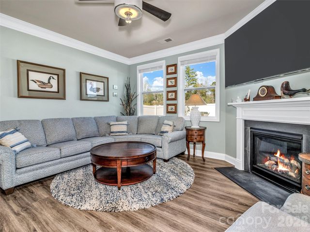 515 Fox Cove Road, Hendersonville, NC 28792