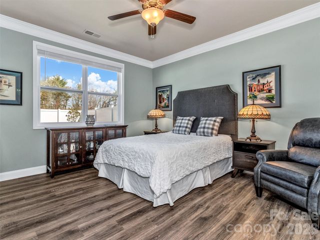 515 Fox Cove Road, Hendersonville, NC 28792