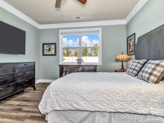 515 Fox Cove Road, Hendersonville, NC 28792