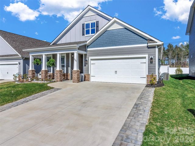 515 Fox Cove Road, Hendersonville, NC 28792