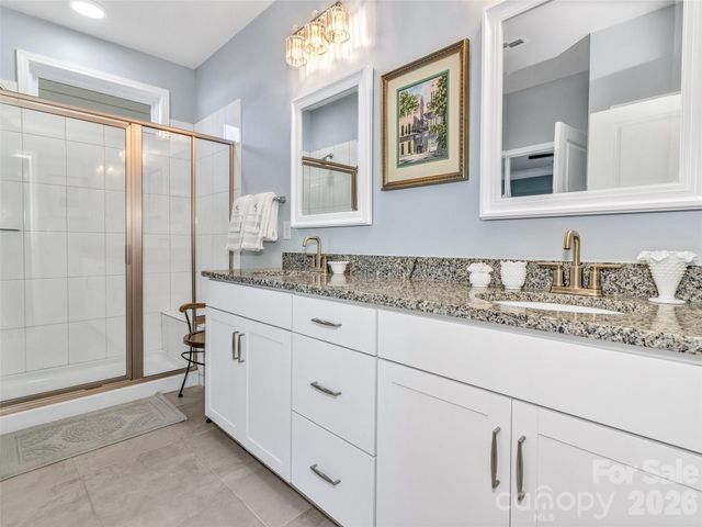 515 Fox Cove Road, Hendersonville, NC 28792