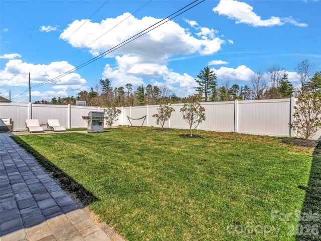 515 Fox Cove Road, Hendersonville, NC 28792