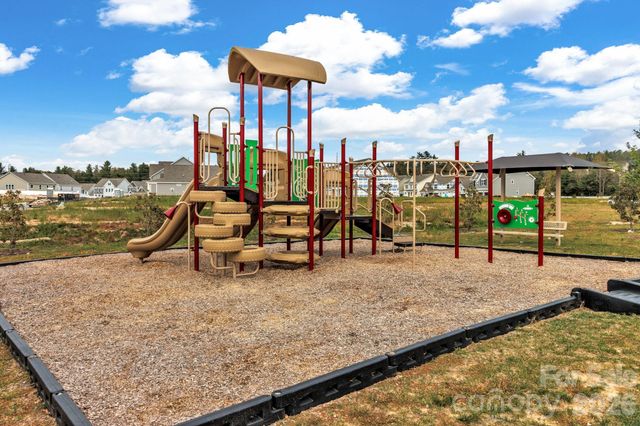 515 Fox Cove Road, Hendersonville, NC 28792