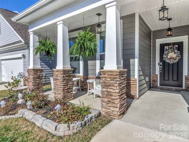 515 Fox Cove Road, Hendersonville, NC 28792