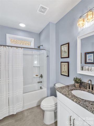 515 Fox Cove Road, Hendersonville, NC 28792