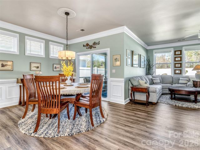 515 Fox Cove Road, Hendersonville, NC 28792