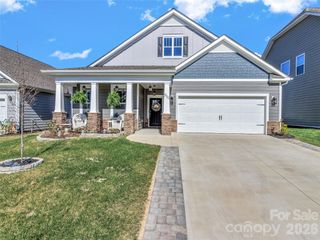 515 Fox Cove Road, Hendersonville, NC 28792