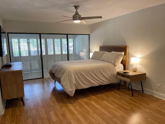 1660 Twelve Oaks Way 203, North Palm Beach, FL 33408
