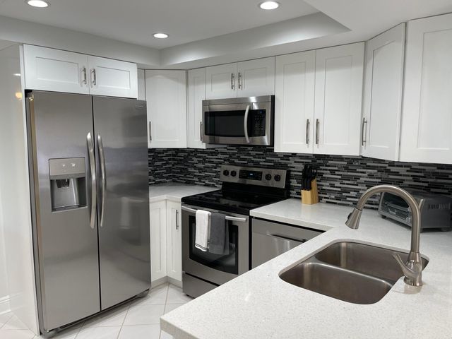 1660 Twelve Oaks Way 203, North Palm Beach, FL 33408