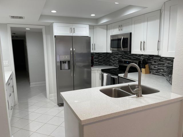 1660 Twelve Oaks Way 203, North Palm Beach, FL 33408