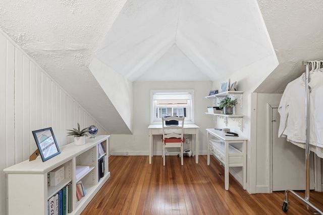 137 Hampton Cir, Hull, MA 02045