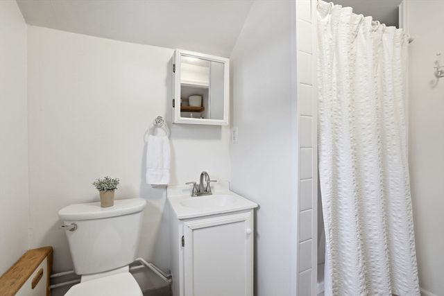 137 Hampton Cir, Hull, MA 02045