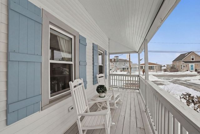 137 Hampton Cir, Hull, MA 02045