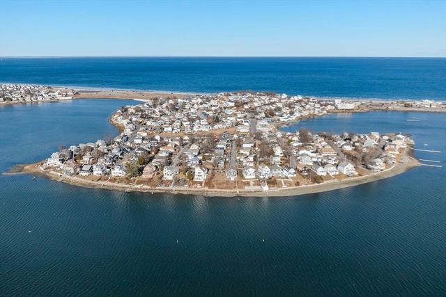 137 Hampton Cir, Hull, MA 02045