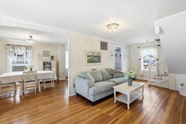 137 Hampton Cir, Hull, MA 02045