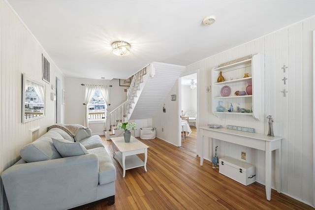 137 Hampton Cir, Hull, MA 02045