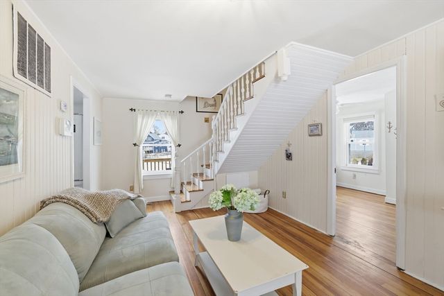 137 Hampton Cir, Hull, MA 02045