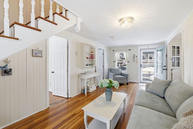 137 Hampton Cir, Hull, MA 02045