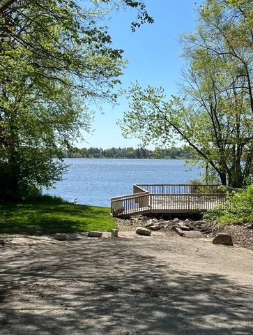 89 Maude Avenue, Fox Lake, IL 60020