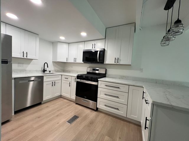 89 Maude Avenue, Fox Lake, IL 60020