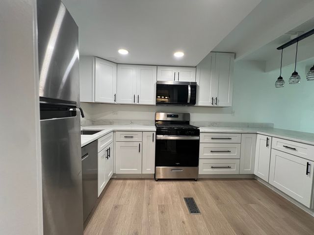 89 Maude Avenue, Fox Lake, IL 60020