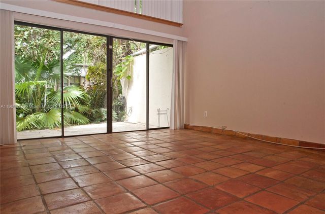 19216 NE 25th Ave 293D, Miami, FL 33180