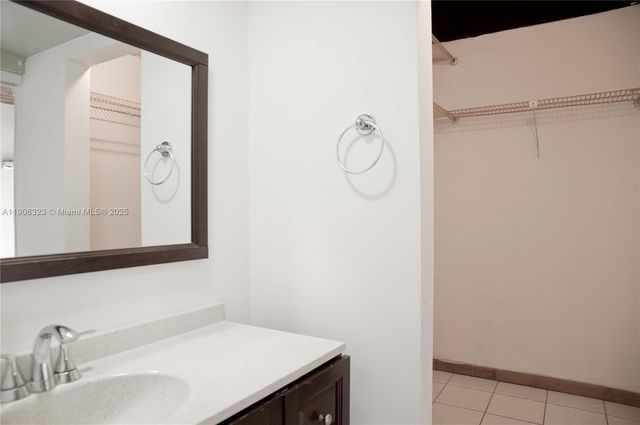 19216 NE 25th Ave 293D, Miami, FL 33180