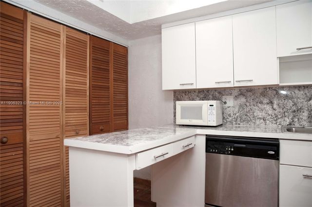 19216 NE 25th Ave 293D, Miami, FL 33180