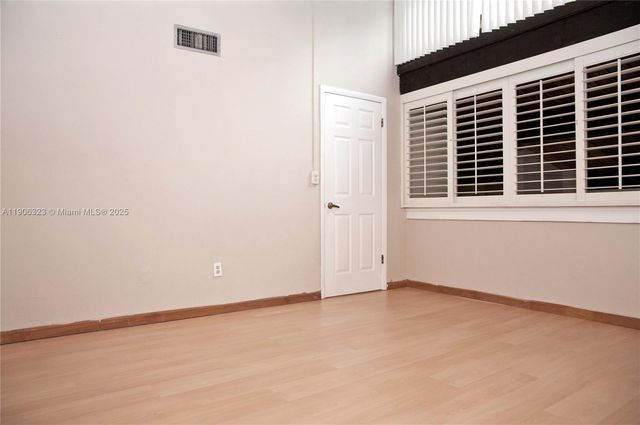 19216 NE 25th Ave 293D, Miami, FL 33180