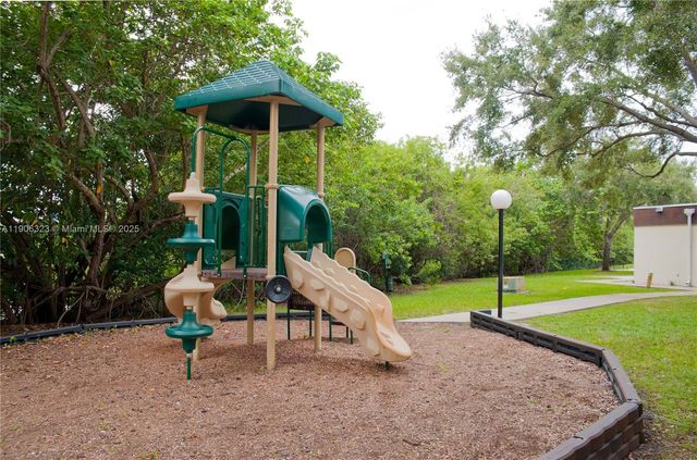 19216 NE 25th Ave 293D, Miami, FL 33180