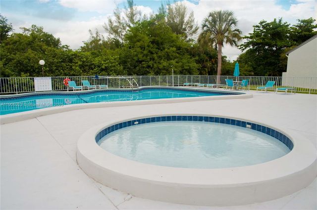 19216 NE 25th Ave 293D, Miami, FL 33180