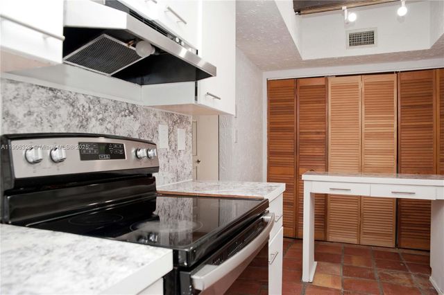 19216 NE 25th Ave 293D, Miami, FL 33180