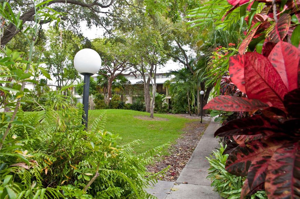 19216 NE 25th Ave 293D, Miami, FL 33180