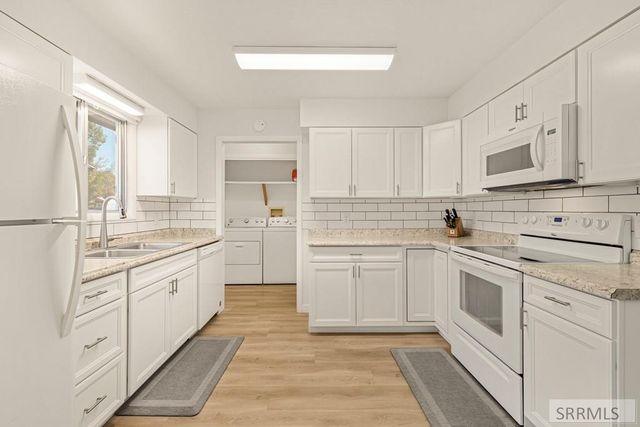 306 N 1st E, St Anthony, ID 83445