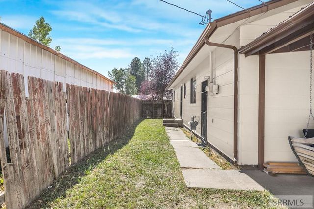 306 N 1st E, St Anthony, ID 83445