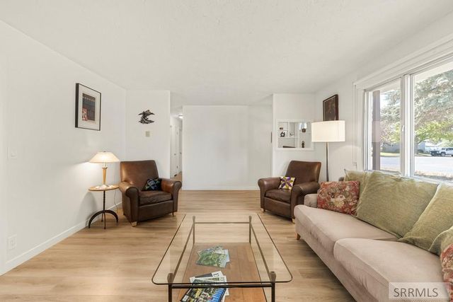 306 N 1st E, St Anthony, ID 83445