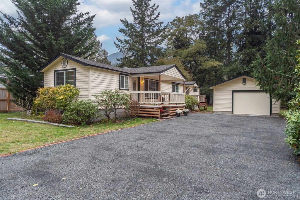 121 Mustang Lane, Brinnon, WA 98320