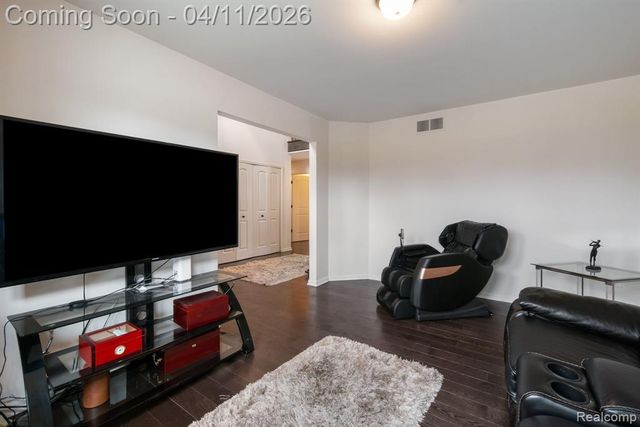 2495 Knollwood Drive, Canton, MI 48188