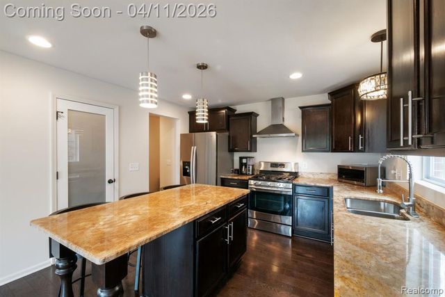 2495 Knollwood Drive, Canton, MI 48188