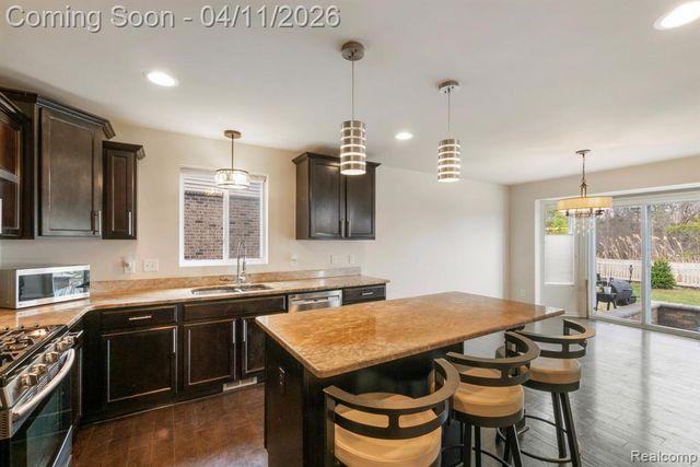 2495 Knollwood Drive, Canton, MI 48188