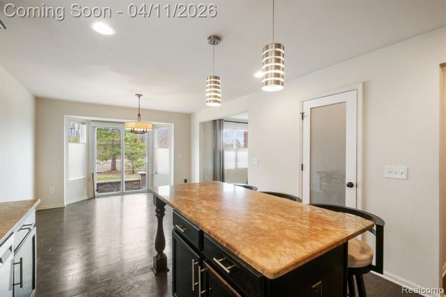 2495 Knollwood Drive, Canton, MI 48188