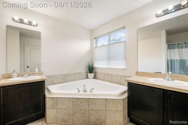 2495 Knollwood Drive, Canton, MI 48188