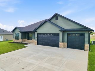 2103 VINNY AVE, Moberly, MO 65270