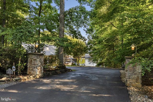 215 BECKY CT, Bumpass, VA 23024
