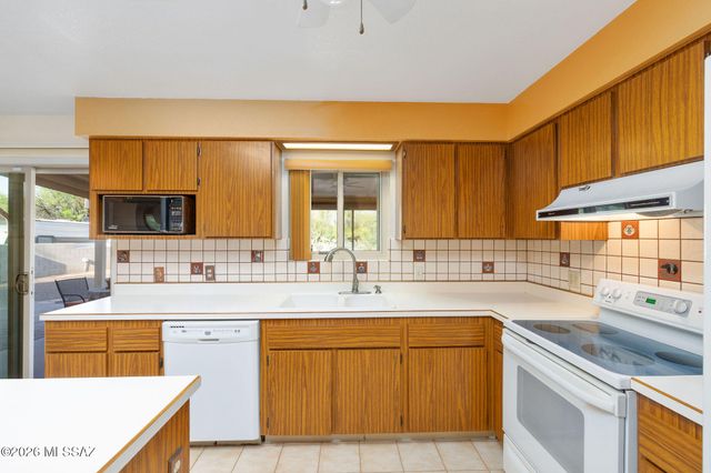 10080 N Camino Valdeflores, Tucson, AZ 85737