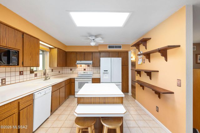 10080 N Camino Valdeflores, Tucson, AZ 85737