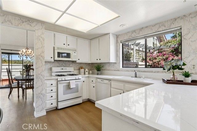 963 Thistlegate Road, Oak Park, CA 91377